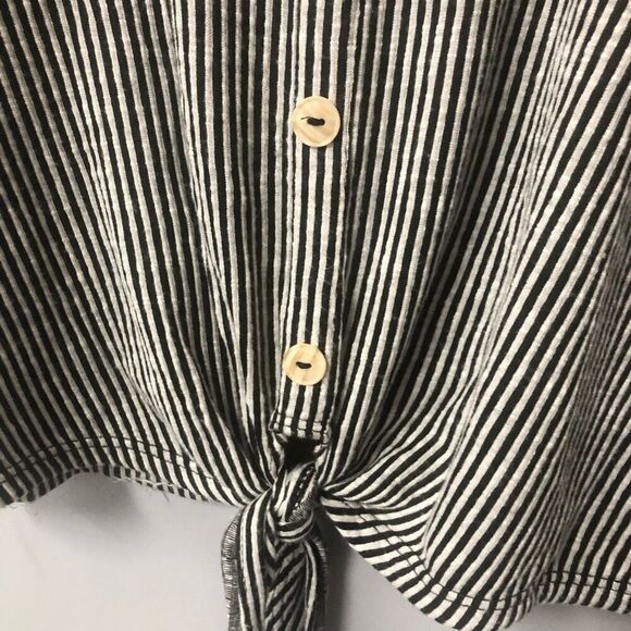 caution to the wind striped crop top tied bottom buttons black white size m - Picture 3 of 6